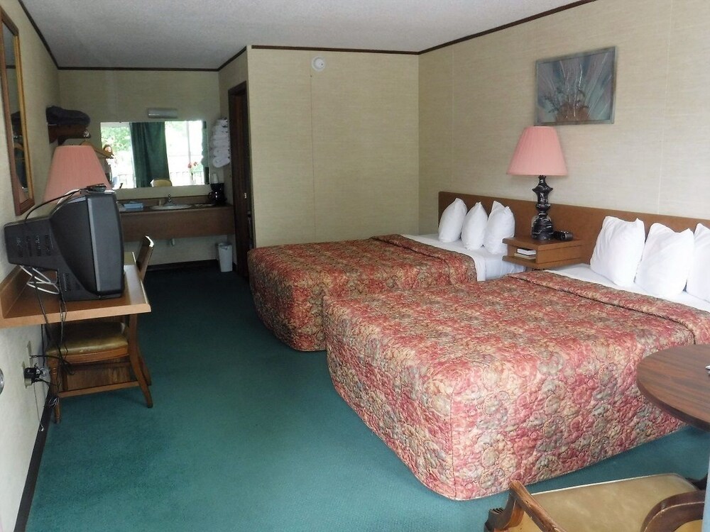 Colonial Mountain Inn - photo 14