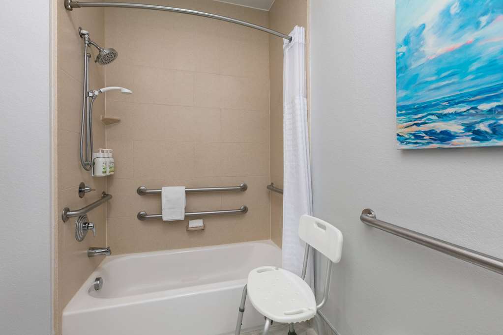 La Quinta Inn & Suites by Wyndham Ft. Worth Burleson - photo 26