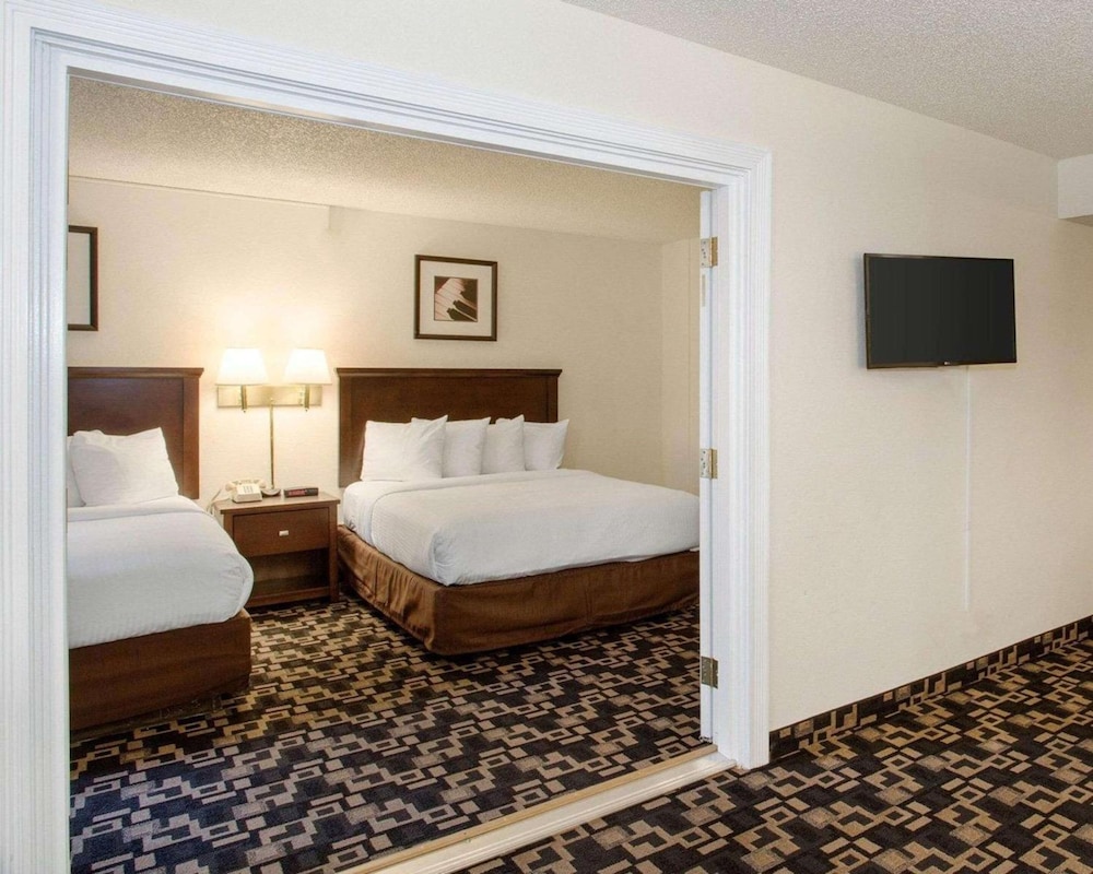 MorningGlory Inn & Suites - photo 24