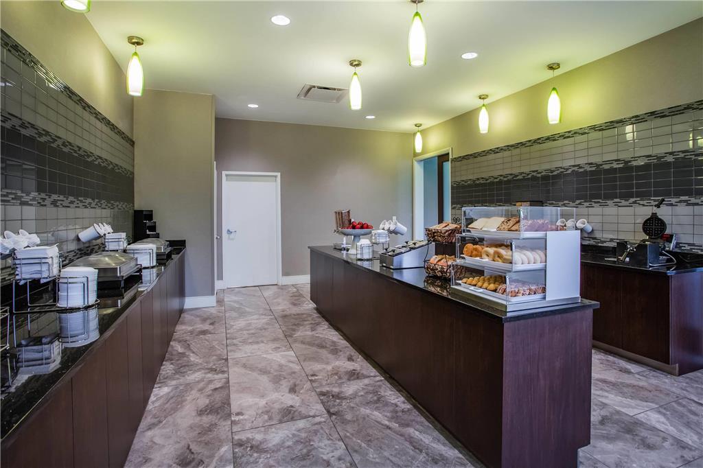 La Quinta Inn & Suites by Wyndham Virginia Beach - photo 20