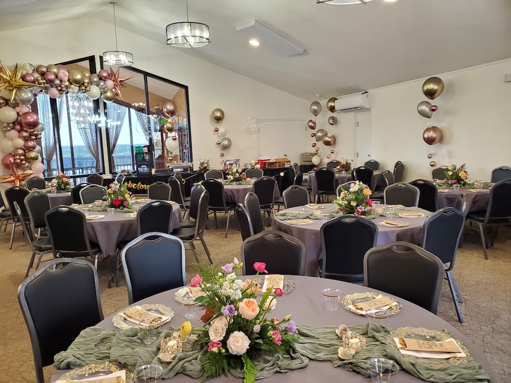 Pinemark Inn & Suites - photo 45