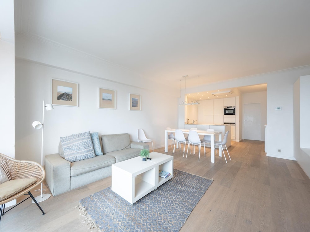 Spacious Seaside Apartment — 4-Star Luxury Hotel in Knokke-Heist, Belgium