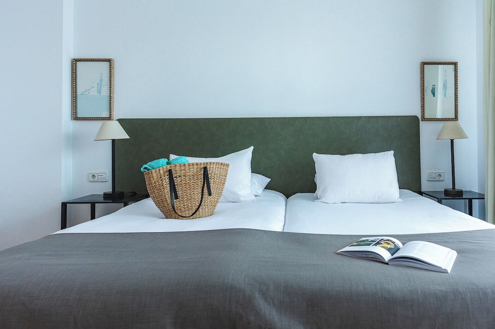 Ona Lomas Village — 4-Star Luxury Hotel in La Manga Del Mar Menor, Spain