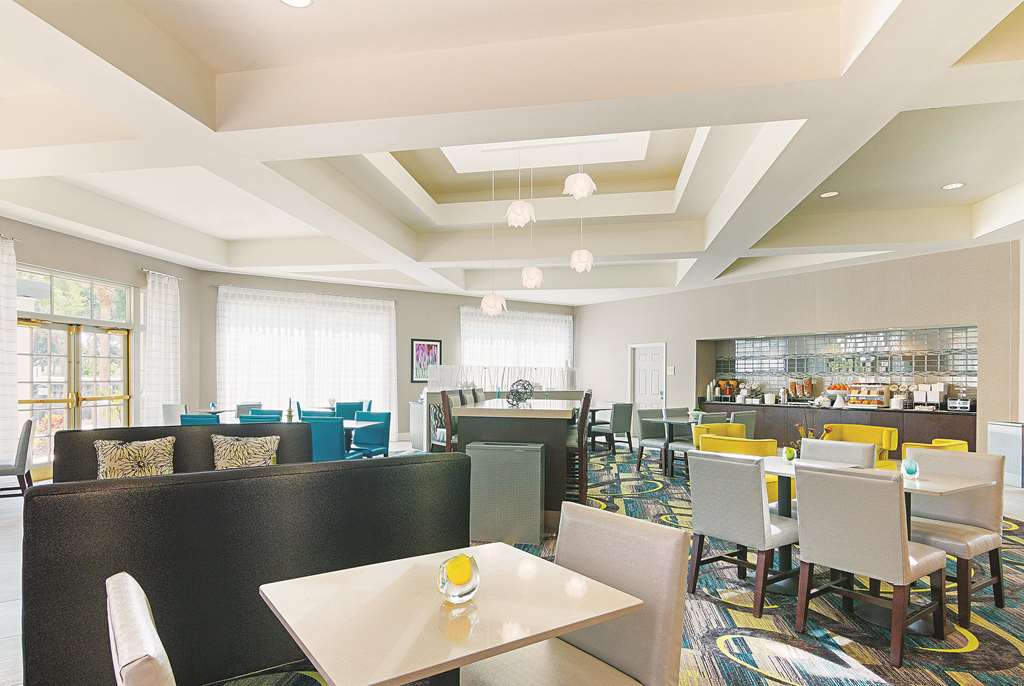 La Quinta Inn & Suites by Wyndham Orlando UCF - photo 45