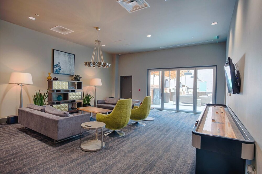 Skyline Suite with Penthouse & Rooftop Deck 6BR by Maddox Hotel - photo 16