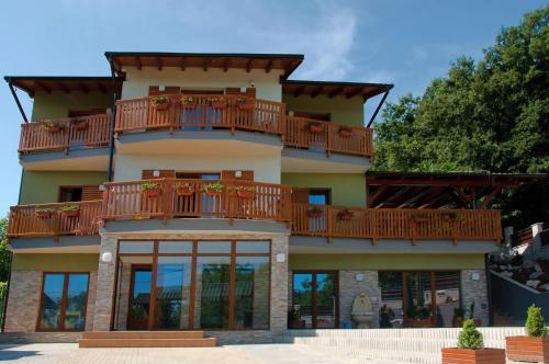 3Galeria - carbon neutral hotel in Unknown City