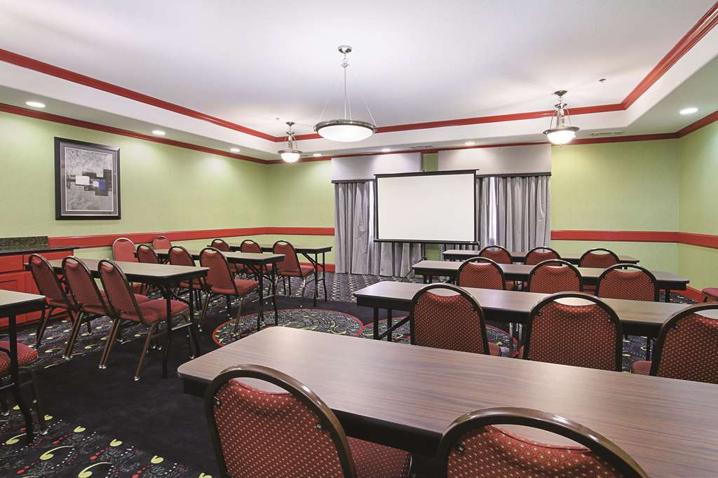 La Quinta Inn & Suites by Wyndham Dallas Hutchins - photo 29