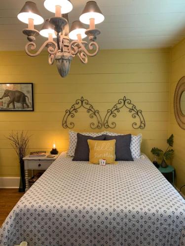 The Old Pecan House — 4-Star Luxury Hotel in Brenham, United States