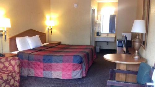 America's Best Inn Birmingham Airport - photo 14