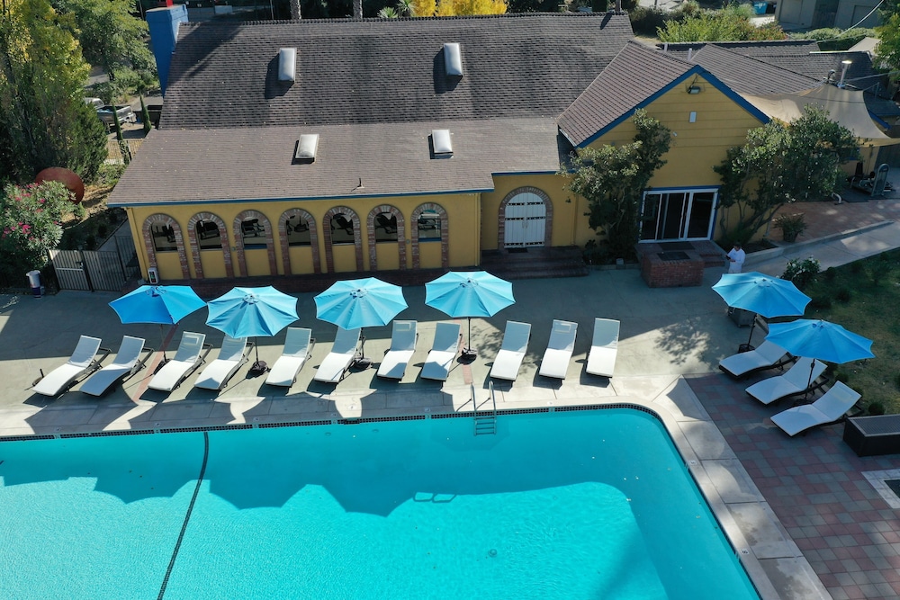 Surrey Resort - photo 20