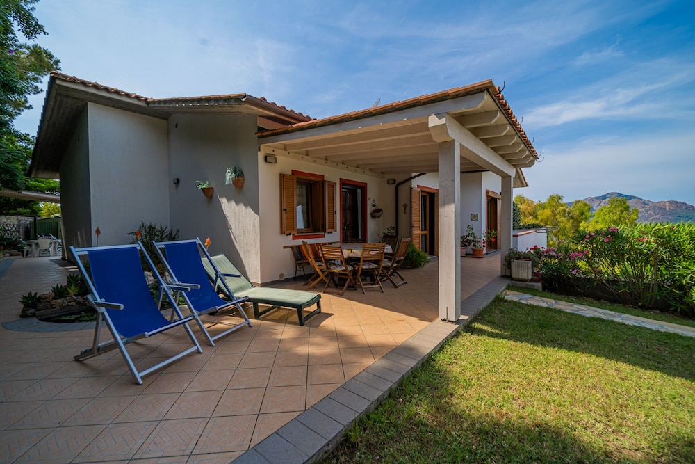 Apartment in Villa 2 to 4 Persons With Large Garden stella — 4-Star Luxury Hotel in Capoliveri, Italy