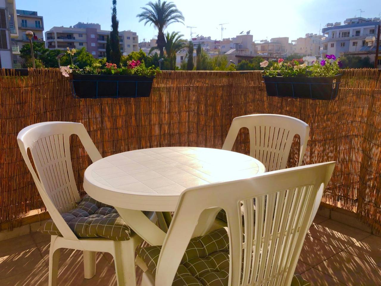 1 Bedroom Flat Prime Location Near Sea Sleeps 4