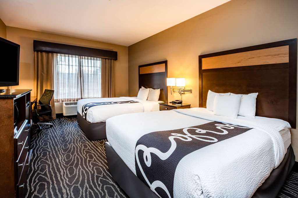 La Quinta Inn & Suites by Wyndham Eugene - photo 13