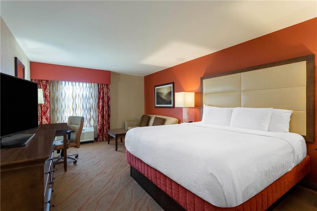 La Quinta Inn & Suites by Wyndham Pigeon Forge - photo 31