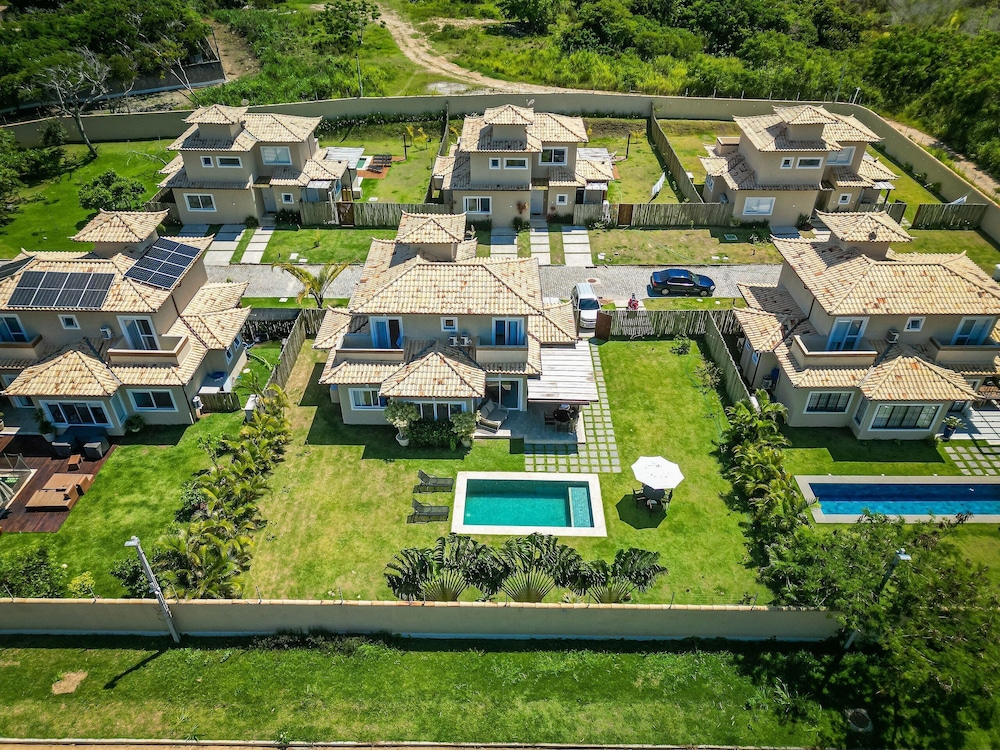 Bz83 Casa no Centro Piscina e 4 suítes — 4-Star Luxury Hotel in Armacao De Buzios, Brasil