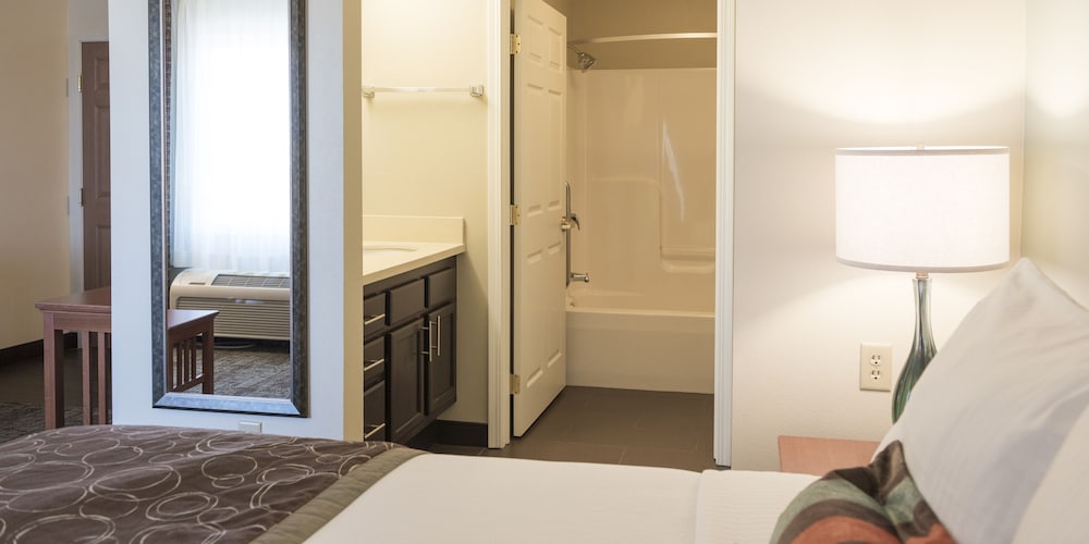 Staybridge Suites Fargo by IHG - photo 17