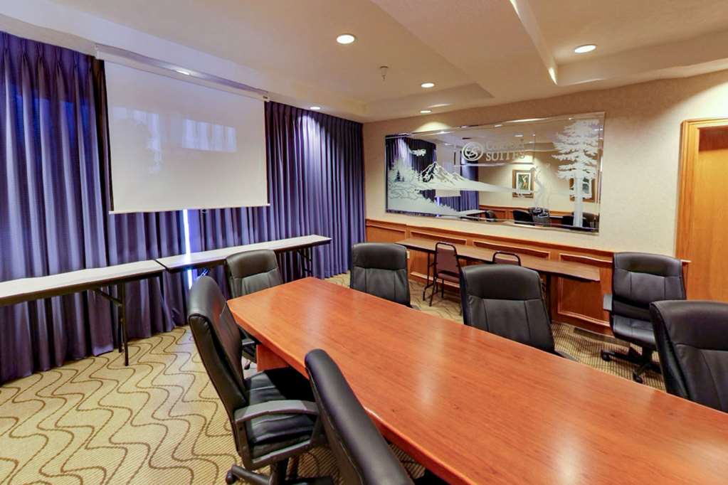 Comfort Suites Salem - photo 41