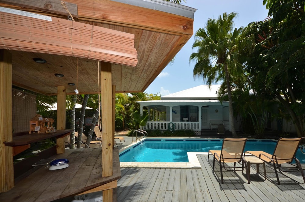 Papa's Hideaway - carbon neutral hotel in Key West
