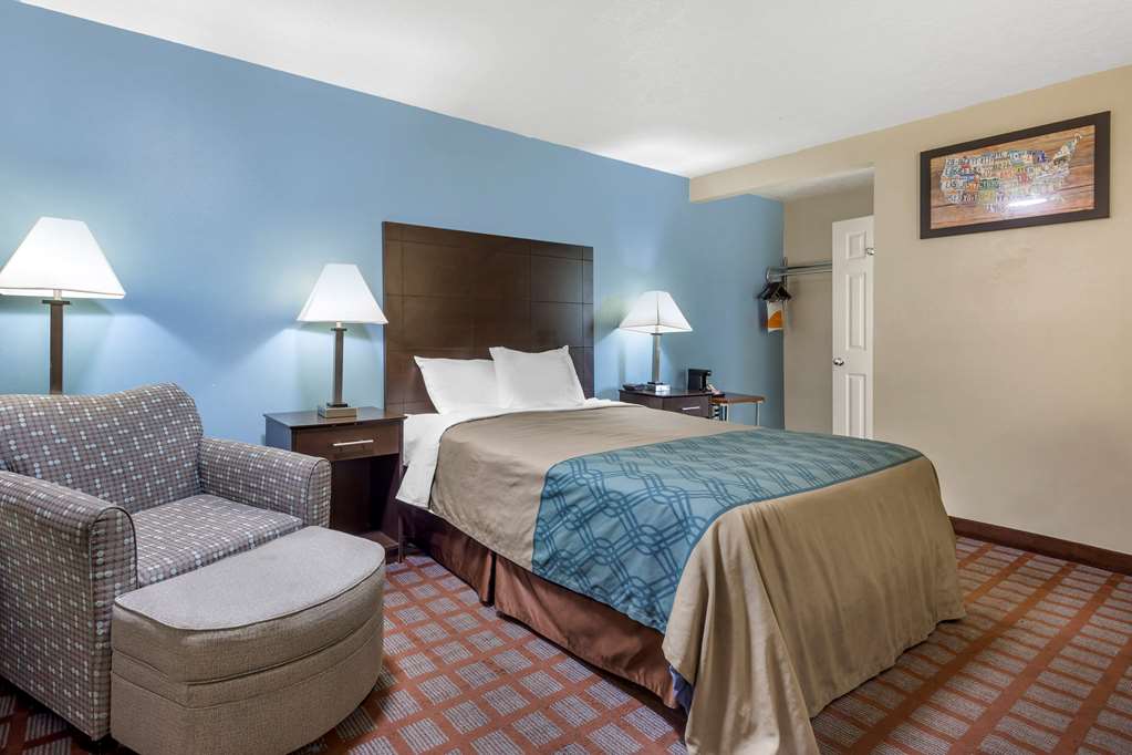 Econo Lodge Woodstock Shenandoah Valley I 81 - photo 17
