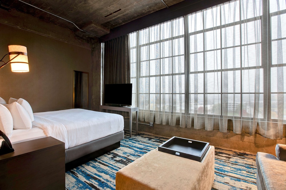 Embassy Suites by Hilton Rockford Riverfront - photo 10