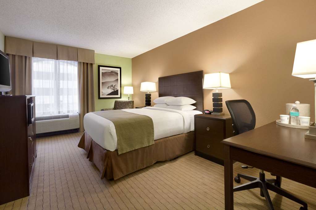 Days Inn by Wyndham Baltimore Inner Harbor - photo 27
