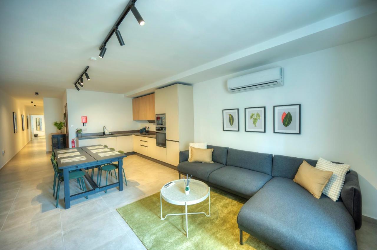 Chic bright and modern 3 bedrooms KBAS1 1 — 4-Star Luxury Hotel in Gzira, Malta