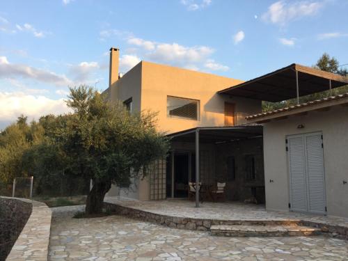 Green 'n Gray Sea & Mountain House — 4-Star Luxury Hotel in Kalamata, Greece