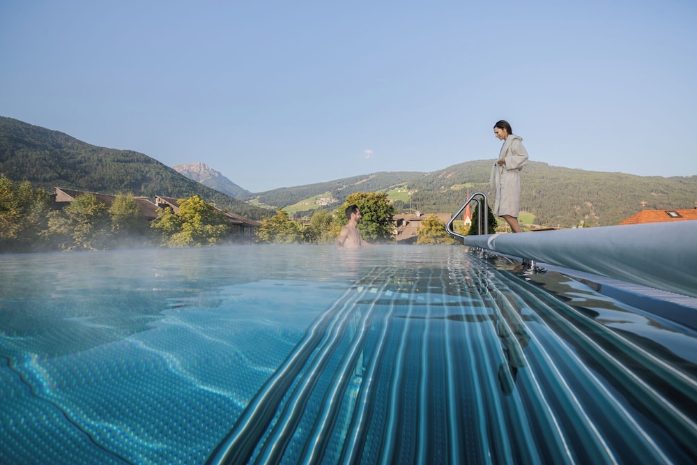 Famelí — 4-Star Luxury Hotel in Valdaora Di Mezzo, Italy