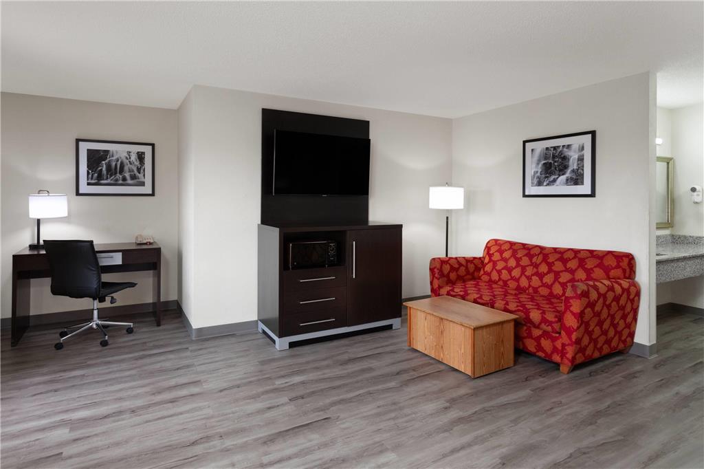 Baymont by Wyndham Green Bay - photo 20