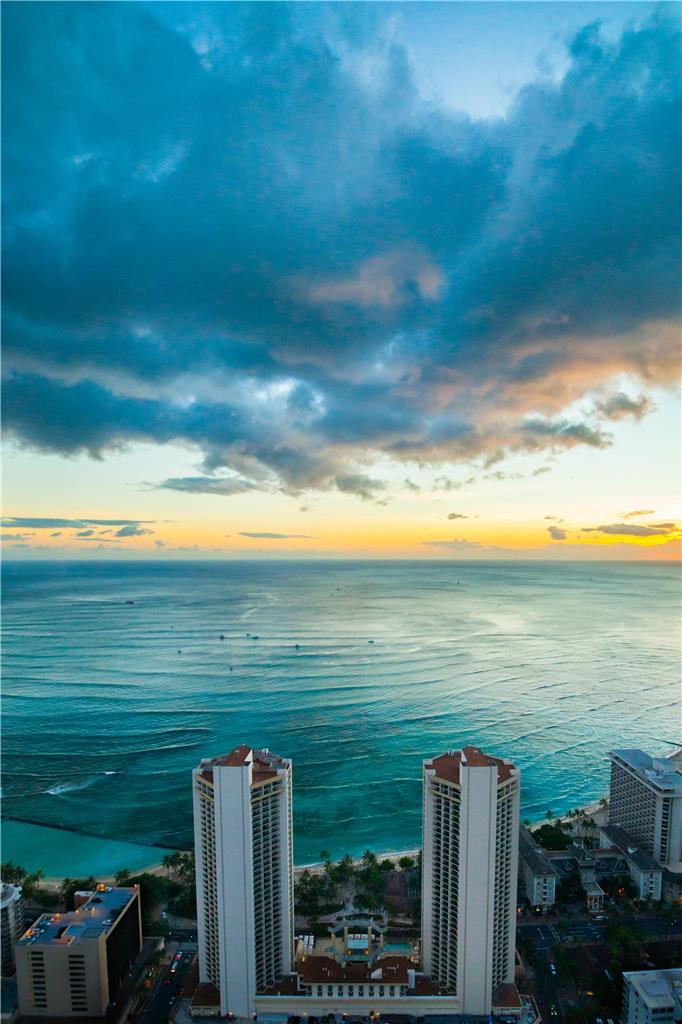 Hyatt Regency Waikiki Beach Resort & Spa - photo 3