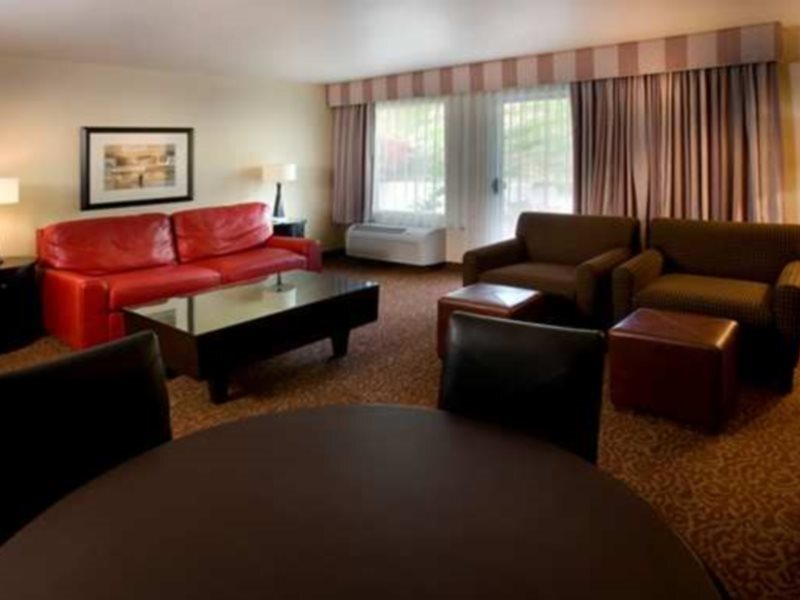 Hotel Karlan San Diego a DoubleTree by Hilton — 4-Star Luxury Hotel in San Diego, United States