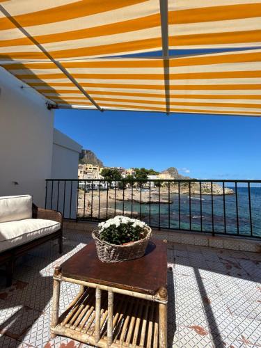 Casetta Bianca Sant'elia — 4-Star Luxury Hotel in Santa Flavia, Italy
