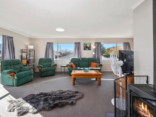 Family Friendly Stay With BBQ Deck and Fireplace in Taupo, New Zealand