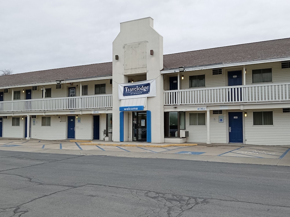 Travelodge By Wyndham Brattleboro Vt - photo 20