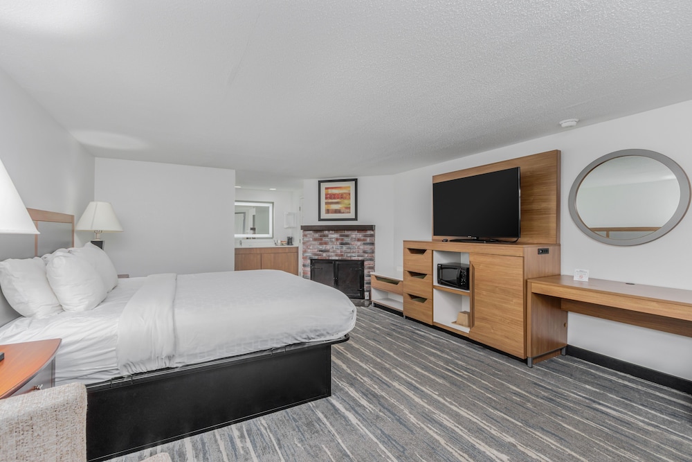 Crossroads Inn & Suites - photo 16