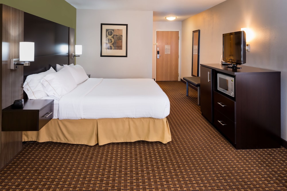 Holiday Inn Express & Suites Bucyrus by IHG - photo 7