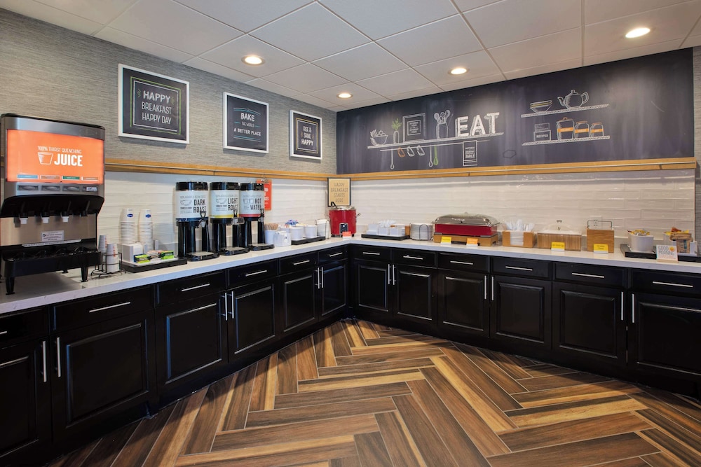 Hampton Inn & Suites Spartanburg I 26 Westgate Mall - photo 22