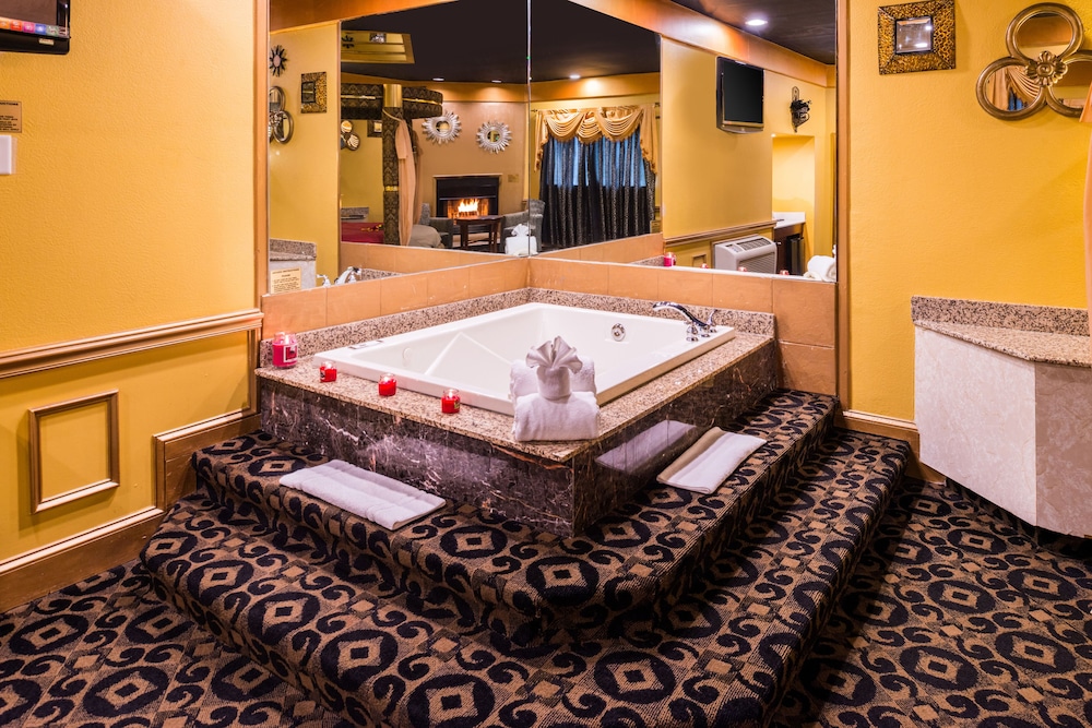 Inn of the Dove Romantic Suites with Jetted Tub & Fireplace - photo 56