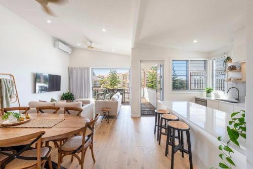 Dunes on Pippi Oceanstays Plunge Pool — 4-Star Luxury Hotel in Yamba, Australia