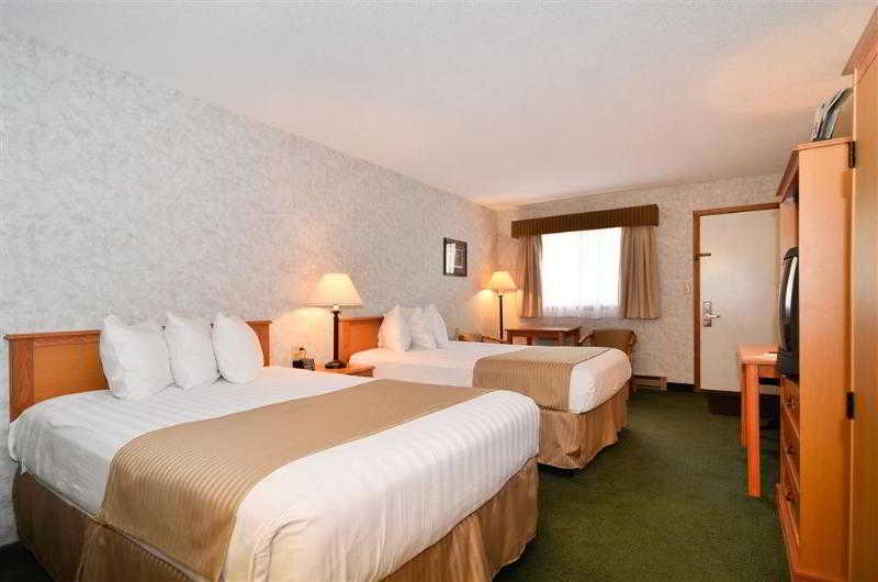 UBar Inn & Suites - photo 26