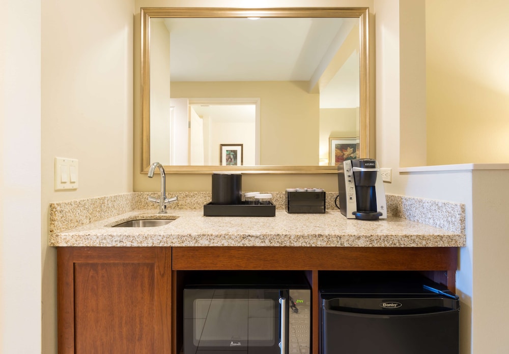 Embassy Suites by Hilton Denver Downtown Convention Center - photo 13