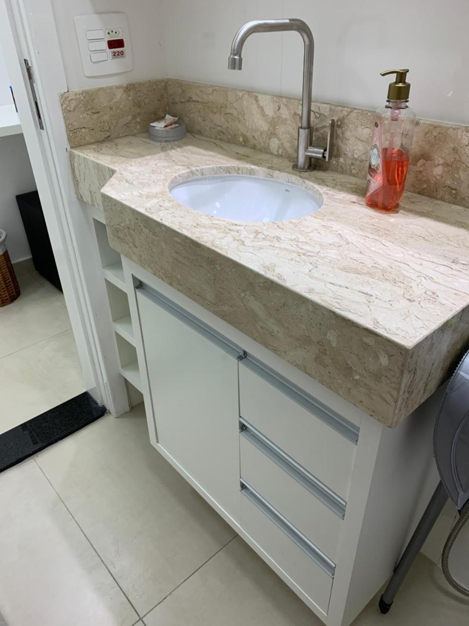 Flat Cavalinho Branco Ap 136 in Aguas De Lindoia, Brasil