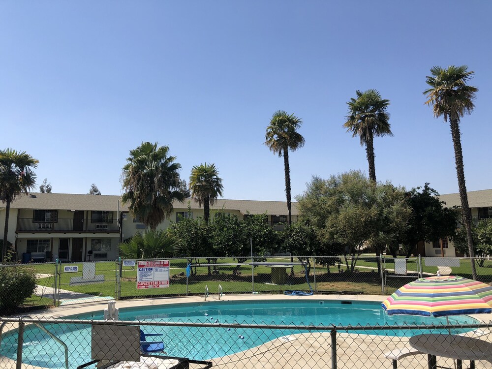 99 Palms Inn & Suites - photo 24