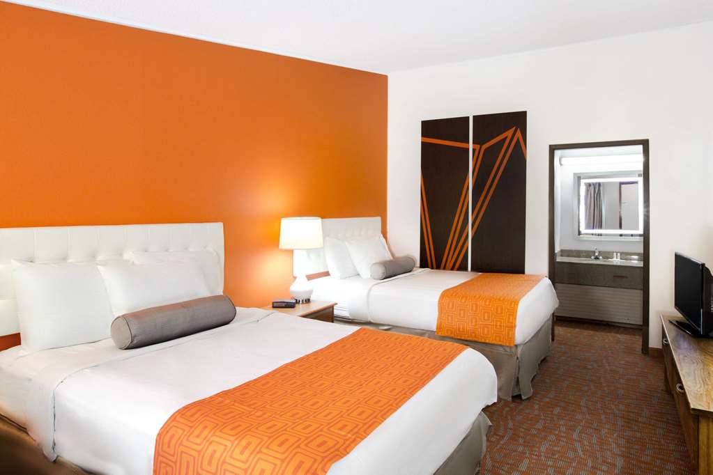 Howard Johnson by Wyndham Wilmington - photo 6
