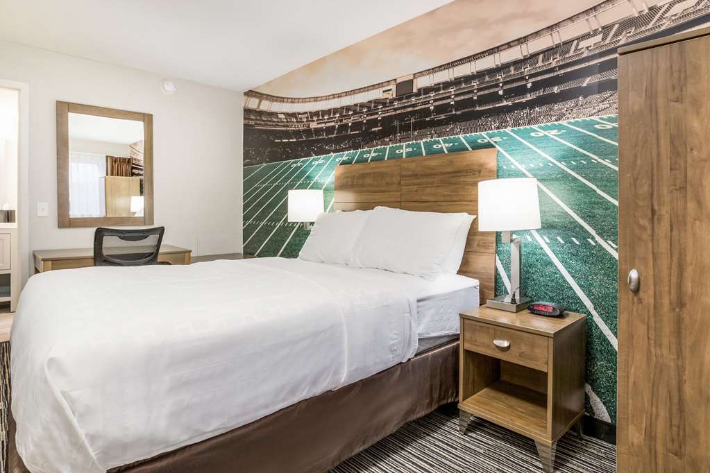 Clarion Pointe East Lansing University Area - photo 17