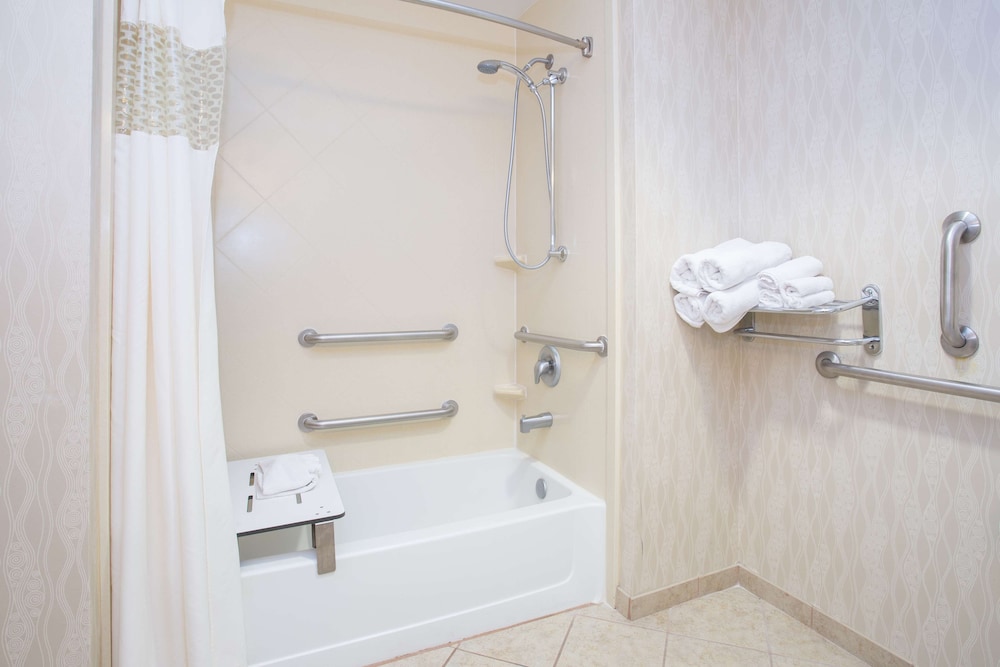 Hampton Inn Santa Rosa - photo 12