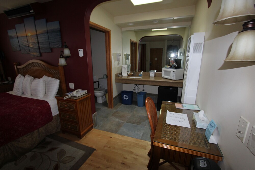 Edgewater Beach Inn - photo 29