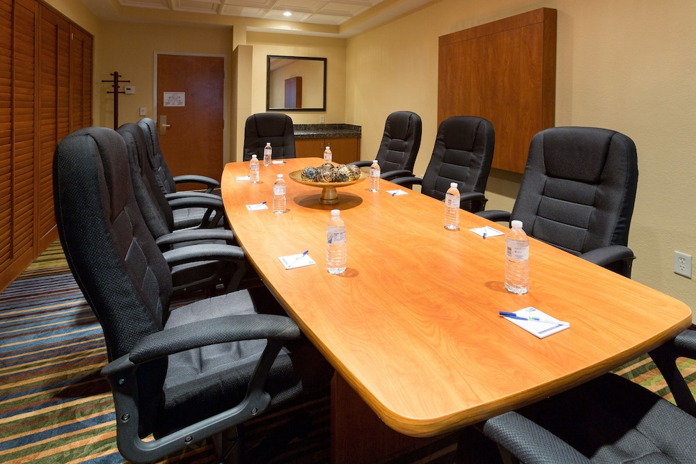 Holiday Inn Express & Suites Jacksonville Airport by IHG - photo 56