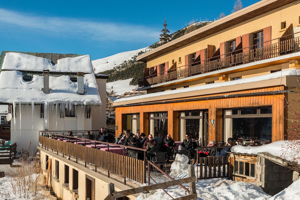 Klubhotel Le Refuge by Skinetworks in Huez, France