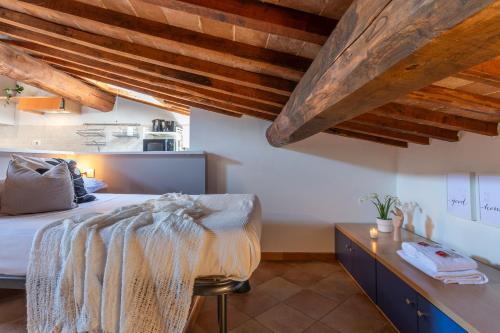 Colours Studio 10 m away Piazza del Campo — 4-Star Luxury Hotel in Siena, Italy